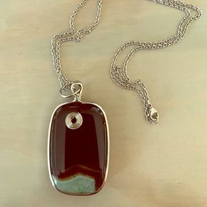 Agate and quartz necklace